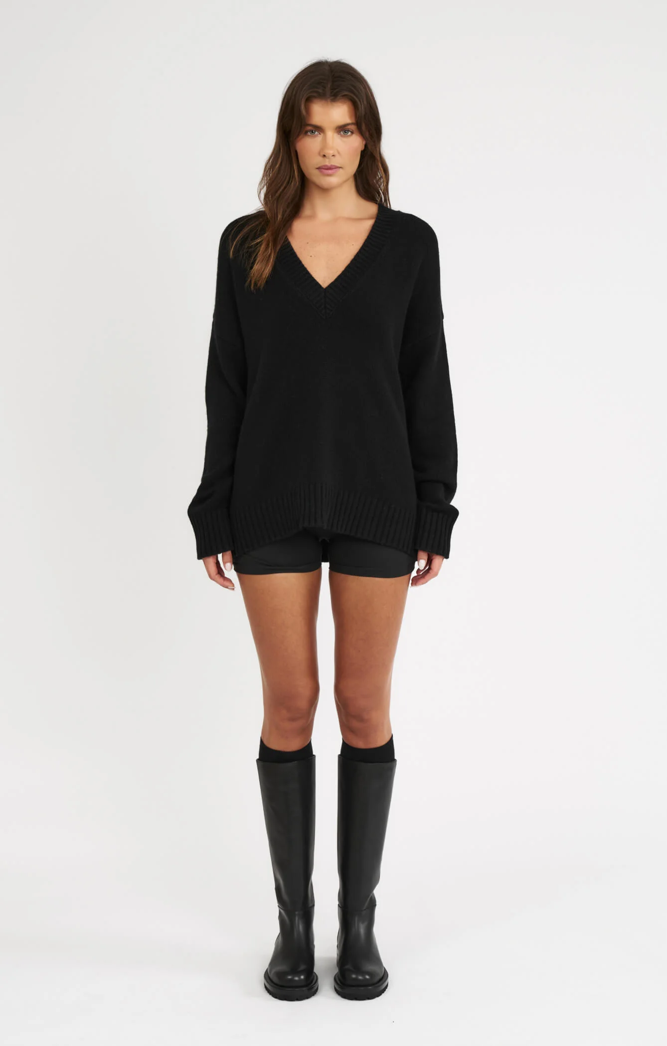THE DEEP V-NECK JUMPER - BLACK