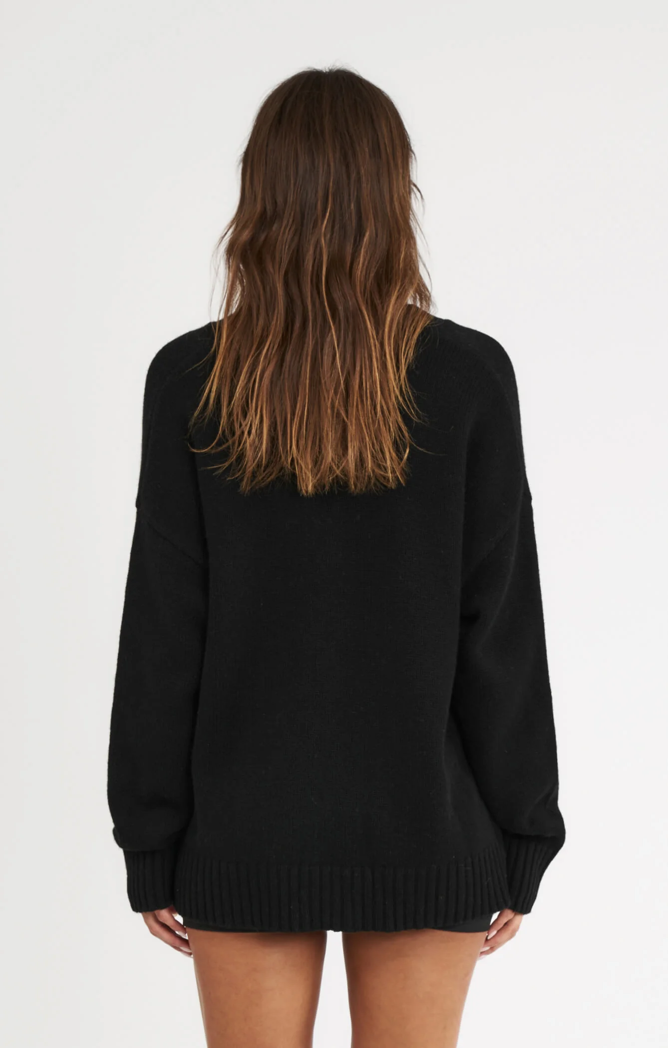 THE DEEP V-NECK JUMPER - BLACK - Image 4