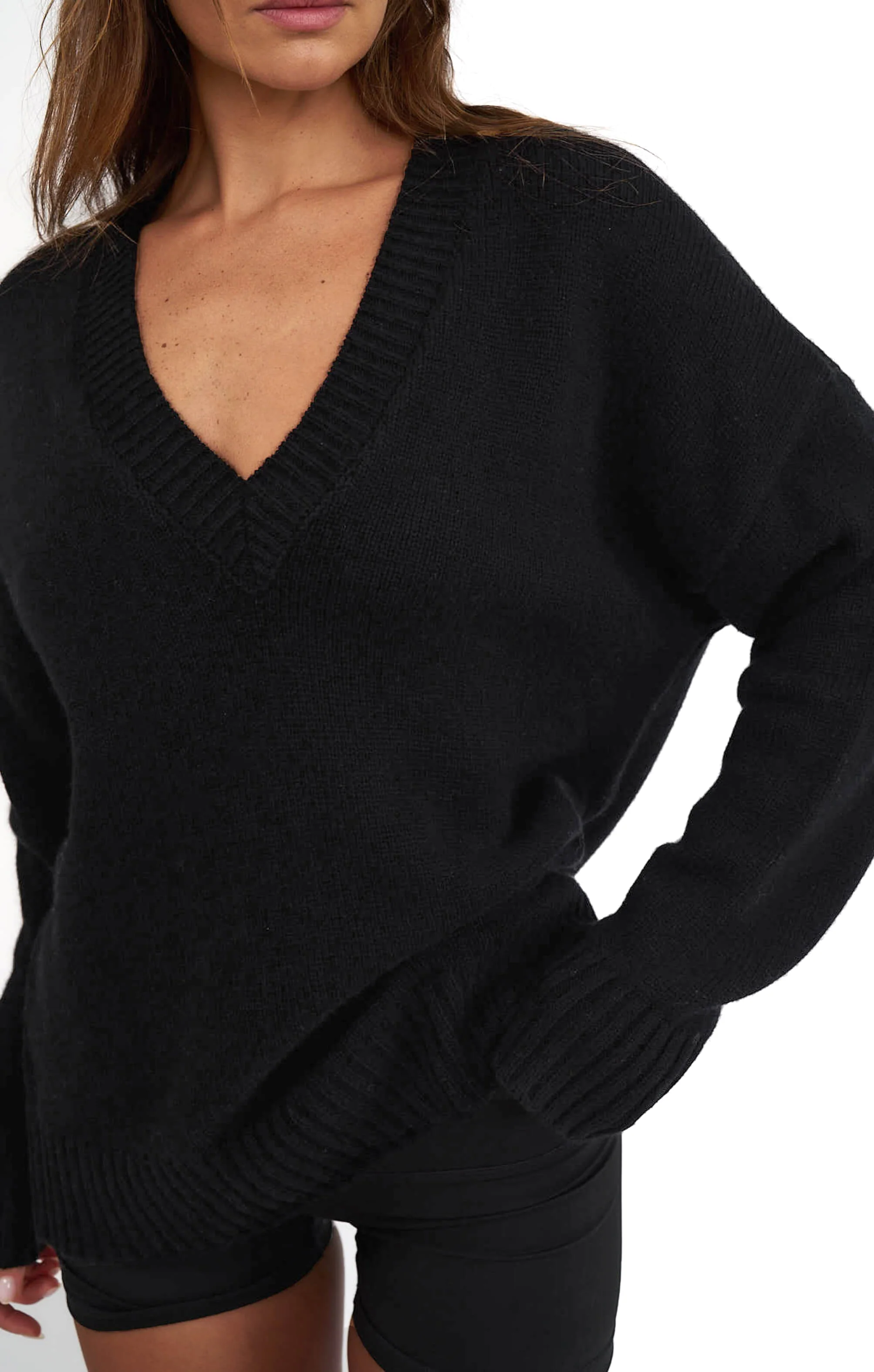 THE DEEP V-NECK JUMPER - BLACK - Image 5