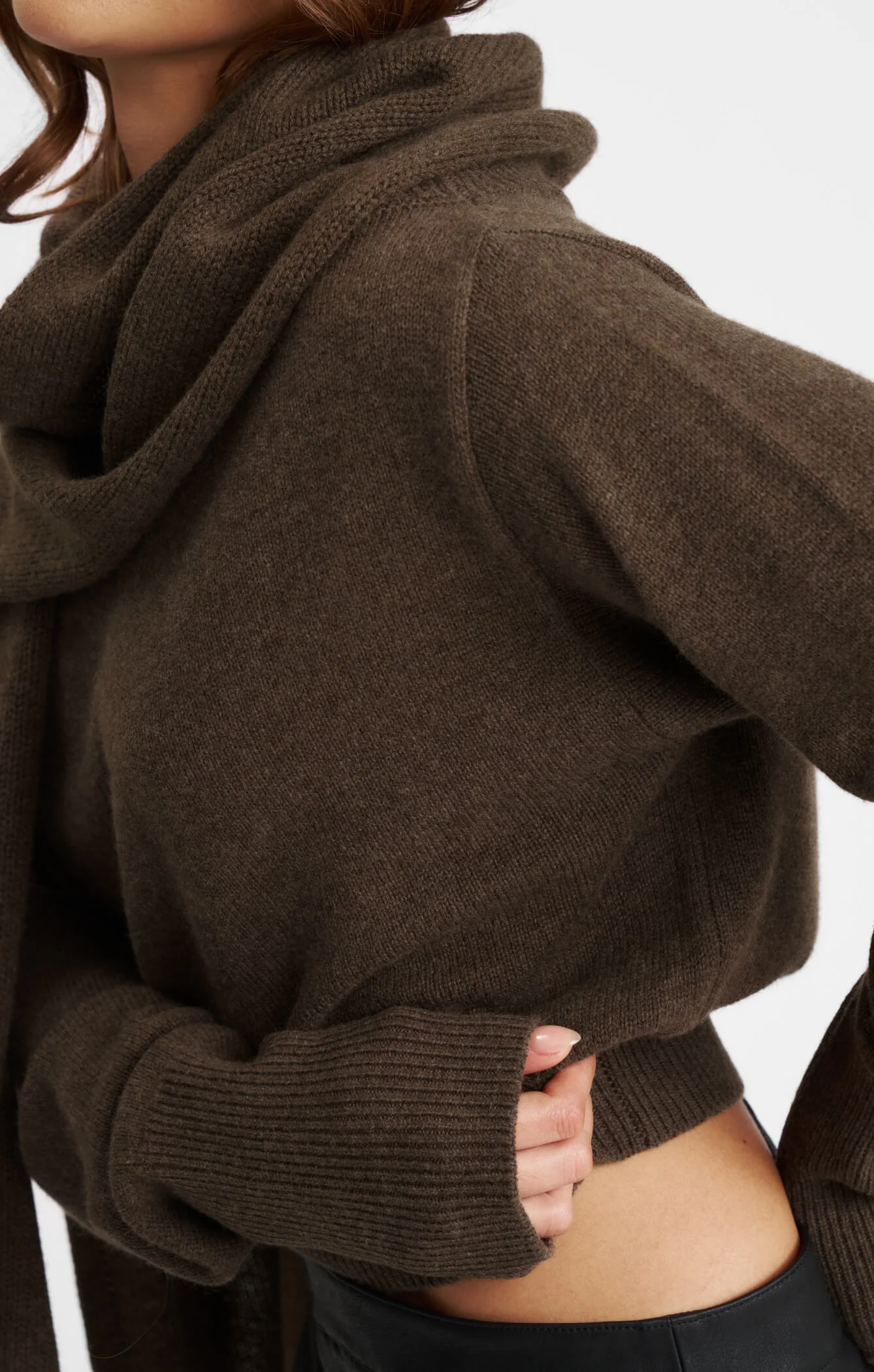 THE OFF-SHOULDER KNIT - ESPRESSO MARLE - Image 6